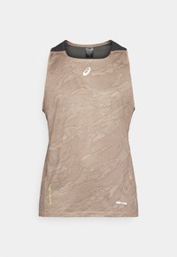 Top sportivo senza maniche beige con leggero motivo astratto, pannelli in rete nera sulle spalle e piccolo logo bianco sul petto e sull'orlo inferiore.