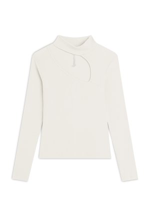 Top blanco de manga larga con cuello simulado que presenta un diseño de corte asimétrico único. Hecho de tela acanalada con una textura suave.