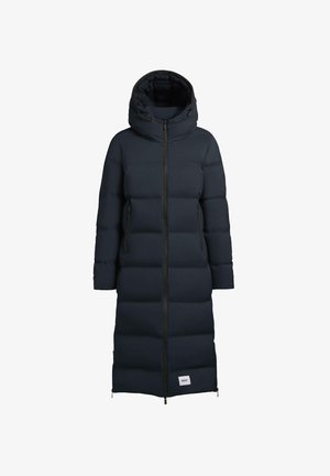 Marineblå puffjakke med høj krave og hætte, der har en frontlynlås og to sidelommer, designet i en lang, polstret silhuet.