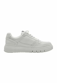 Sneakers bianchi in pelle con punta rotonda, design con lacci, suola piattaforma elevata e dettagli testurizzati sul pannello superiore e sul tallone.