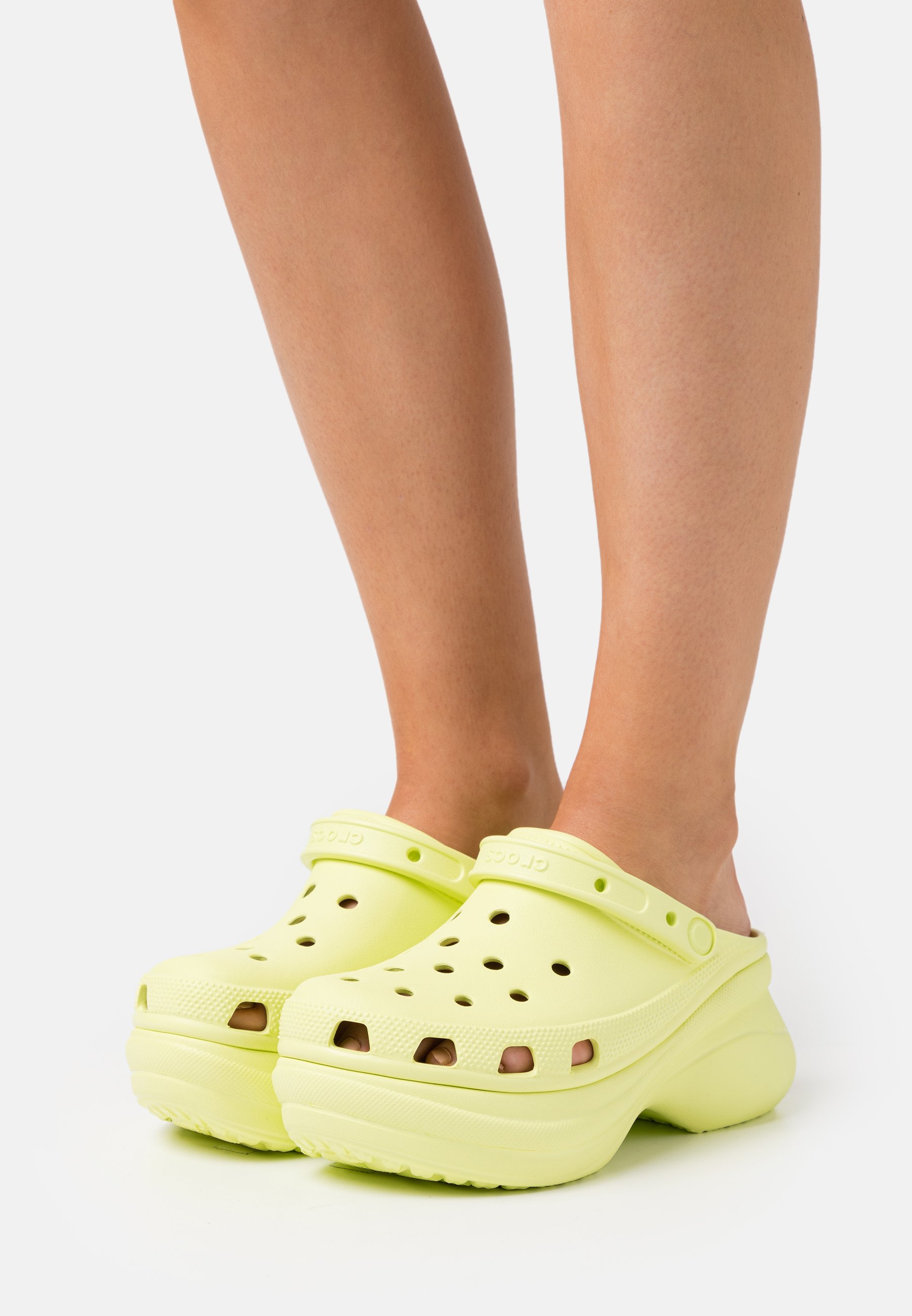 crocs classic bae clog cantaloupe