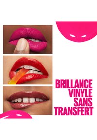 Trois couleurs de lèvres : rose vif, rouge éclatant et bourgogne profond. Fini lisse et brillant avec un détail net des lèvres et des dents. Texte en gras à droite.