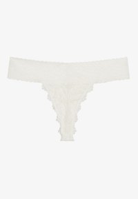 Witte kantent thong met golvende randen en bloemmotief, voorzien van een stevige tailleband en ingewikkelde details door het materiaal.