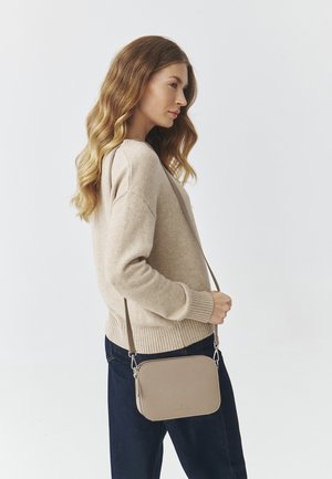 TATUUM ALDA - Umhängetasche - beige