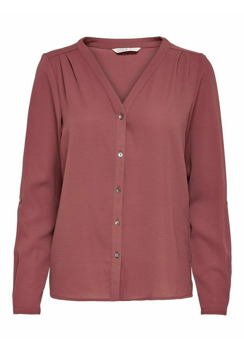 Langärmlige Bluse mit V-Ausschnitt in einem staubigen Rosa, aus strukturiertem Stoff gefertigt, mit vorderer Knopfverschluss und Faltendetails an den Schultern.