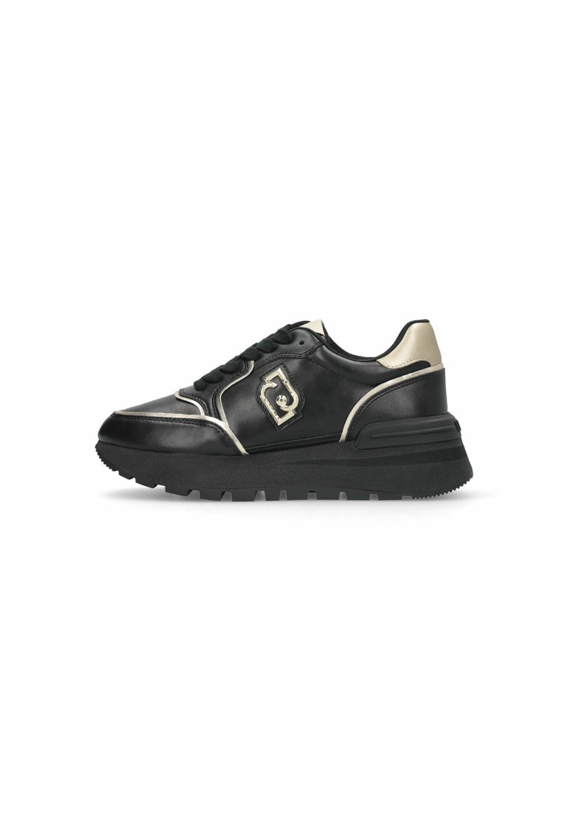 Sneaker in pelle nera con accenti dorati, punta arrotondata e suola in gomma nera spessa. Caratterizzato da design con lacci e dettagli in logo stampato.