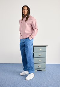 Carhartt WIP CHASE - Sweatshirt - glassy pink / gold