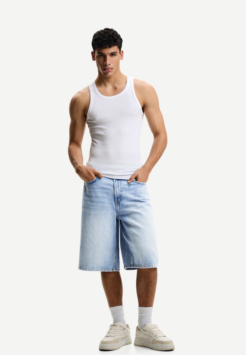 Bershka - BAGGY-BERMUDA - Kratke hlače od trapera - light blue denim, Povećaj