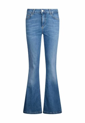 Jean évasé bleu en denim, présentant un design classique à cinq poches et une fermeture à bouton, avec un délavage clair et une texture lisse.