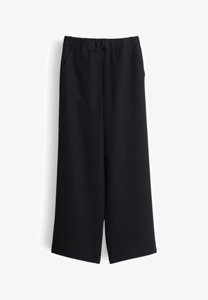 Schwarze, weit geschnittene Hosen mit elastischem Bund und großen aufgesetzten Taschen vorne, entworfen für Komfort und lässiges Tragen.