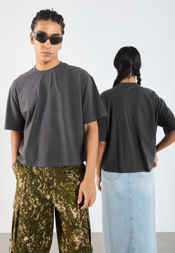 UNISEX BASIC BOXY CROPPED T SHIRT - Basic T-shirt - forged iron