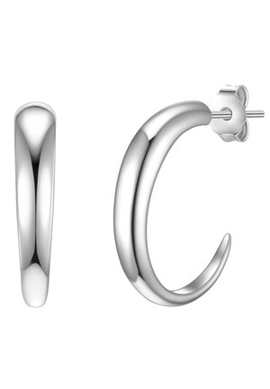 Pendientes de aro de plata con un diseño suave y redondeado, acabado pulido; incluye un soporte y un cierre mariposa para un ajuste seguro.