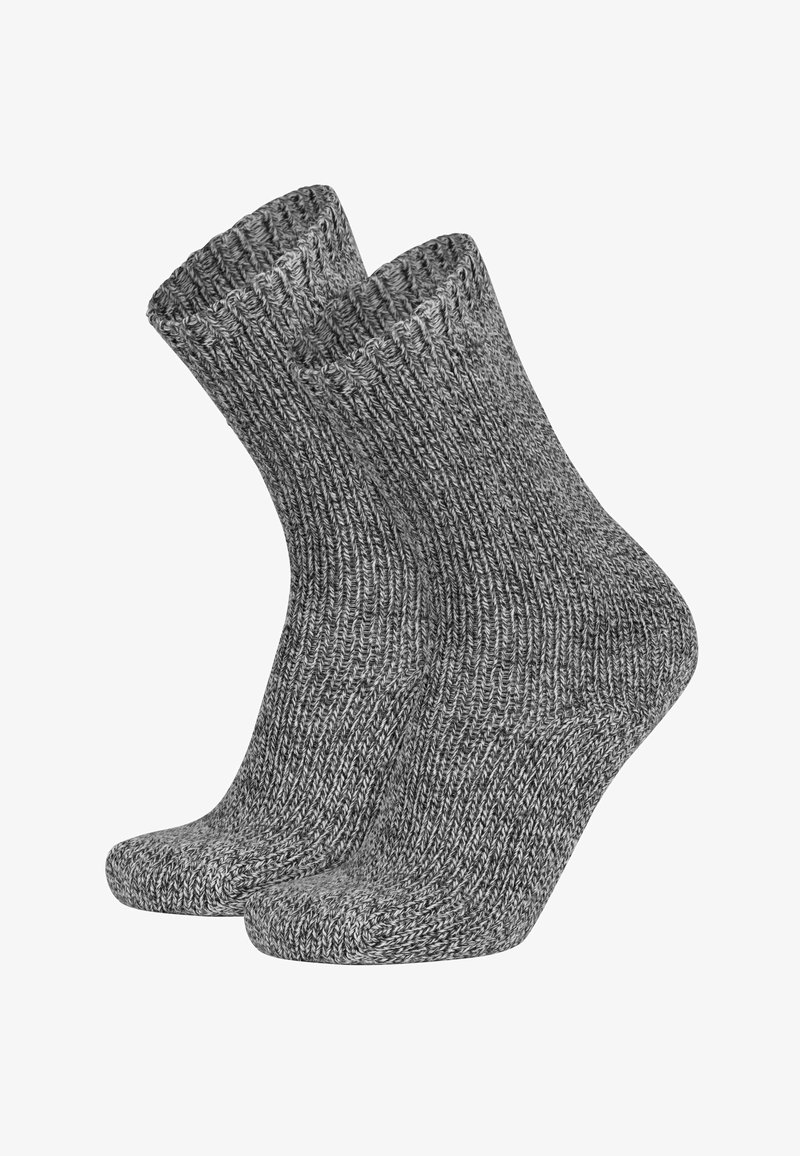 Graue gestrickte Socken mit einem gerippten oberen Rand und glatter Textur, die ein nahtloses Design mit verstärkten Zehen- und Fersenbereichen aufweisen.