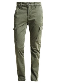 Olivgrüne Cargo-Hosen aus Baumwollstoff, mit seitlichen Taschen, Knopf- und Reißverschluss, geradem Beinanschnitt und leichtem Glanz.