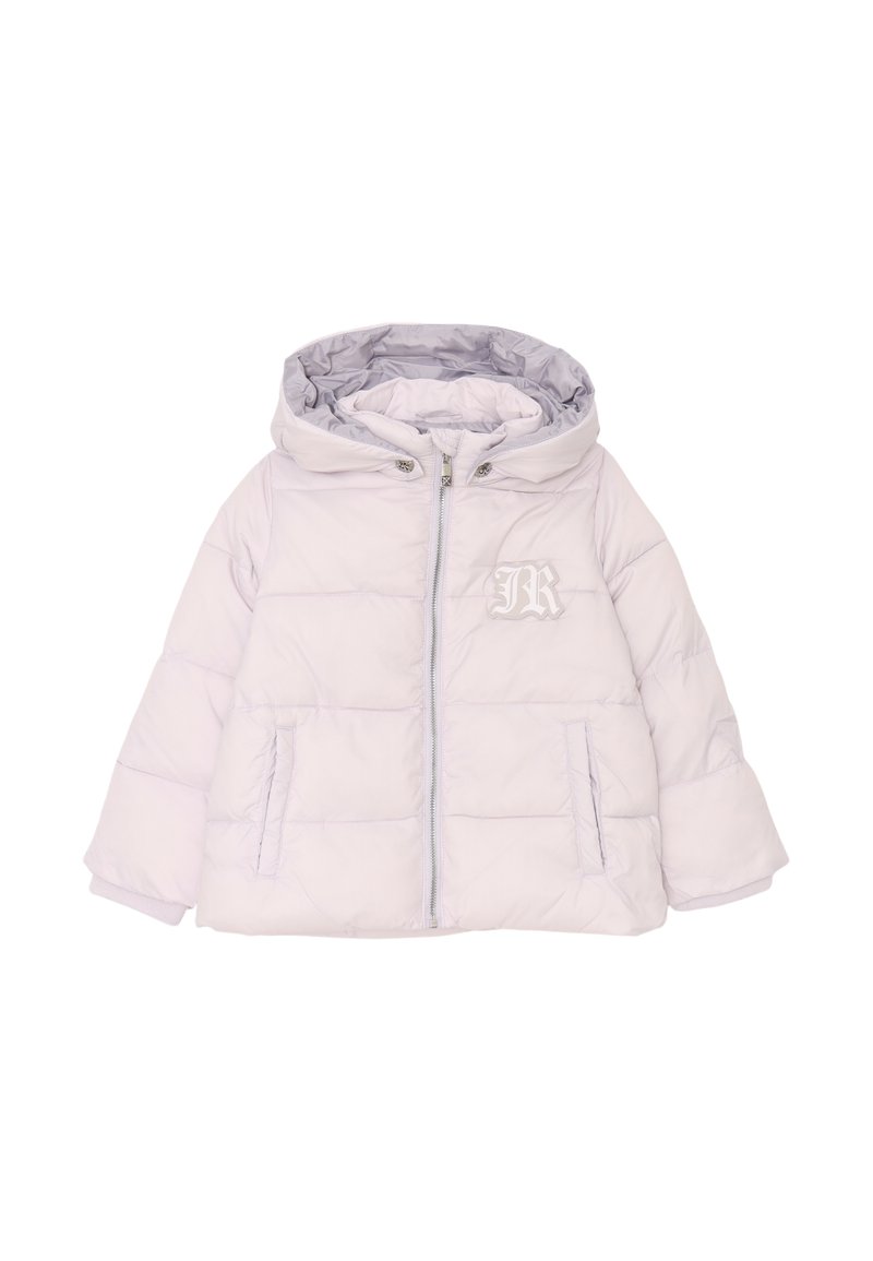 Giacca puffer di colore lavanda chiaro con cappuccio, dotata di zip frontale, tasche laterali e un distintivo logo "R" sul petto. Texture liscia.
