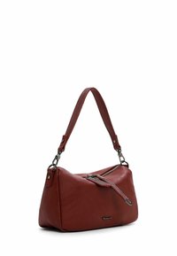Rote Leder-Schultertasche in runder Form, mit einem Reißverschluss, strukturiertem Trageriemen und dezenten Hardware-Akzenten am Reißverschluss.