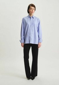 Non sélectionné, light blue