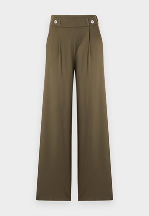 Pantalon taille haute, jambes larges, couleur vert olive, avec deux plis à l'avant et détails de boutons sur la ceinture.