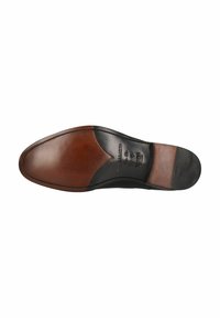Suela de zapato de vestir con un diseño de cuero negro liso y un acento de cuero marrón contrastante, detalles de costura y tacón de goma.