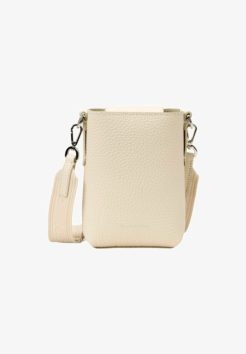 Borsa a tracolla in pelle color crema con finitura testurizzata, manico superiore e tracolla regolabile; presenta dettagli in hardware argentato.