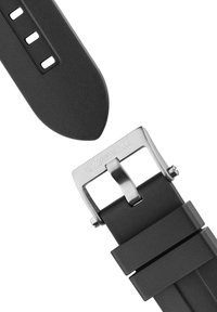 Bracelet de montre en caoutchouc noir avec une texture lisse, présentant cinq trous d'ajustement et une boucle en métal argenté gravée "Ingersoll".