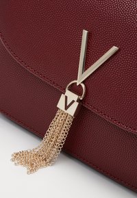 Valentino Bags Handväska - dark red