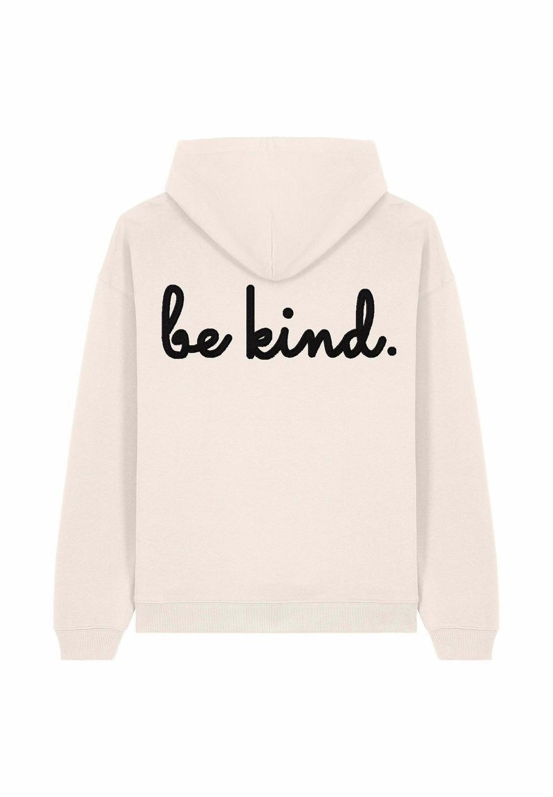Felpa con cappuccio in tessuto beige chiaro, caratterizzata da una grande scritta nera "be kind." sul retro. Presenta polsini e fondo a costine.