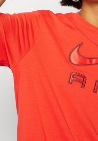 Nike Sportswear T-shirt med print - red
