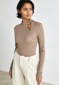 Gestuz DREW KNOT - Langarmshirt - shitake