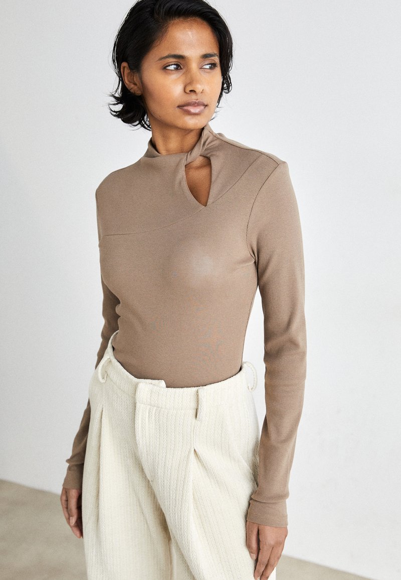 Gestuz DREW KNOT - Langarmshirt - shitake
