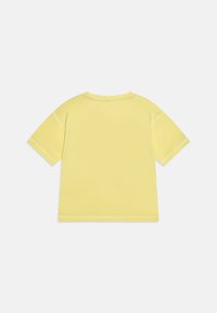 ONLY GIRLS KOGSINNA REG FRANCE BOX - T-shirts print - yellow pear