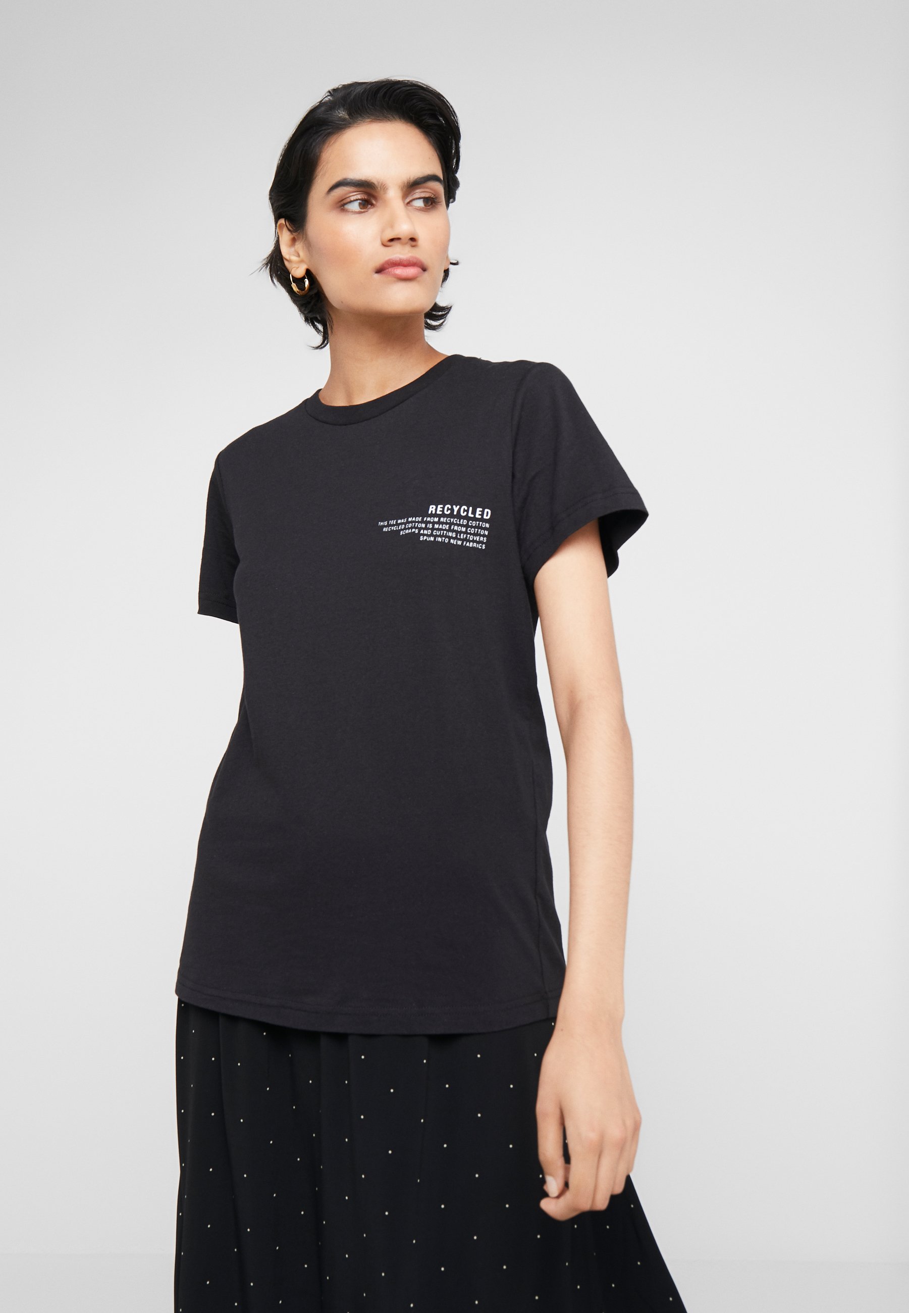 DESIGNERS REMIX STANLEY TEXT TEE T shirts med print Black t-shirt Designers Remix T-Skjorter - Dameklær er billig