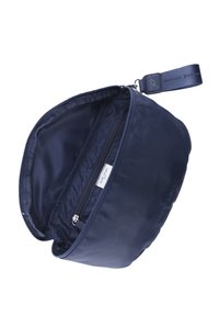 Beauty case in nylon blu navy con chiusura a zip, tasca interna e finitura texturizzata. Presenta una tracolla attaccata alla zip.