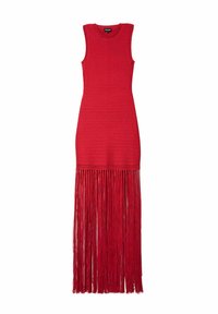 Vestido de punto rojo con un cuerpo ajustado y un dobladillo largo con flecos. Presenta un escote redondo y un diseño sin mangas, hecho de una tela texturizada.