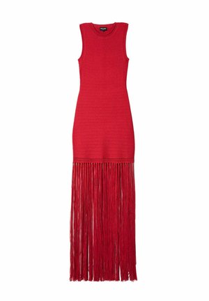 Vestido de punto rojo con un cuerpo ajustado y un dobladillo largo con flecos. Presenta un escote redondo y un diseño sin mangas, hecho de una tela texturizada.