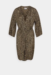 Jurk met luipaardprint in bruin en zwart, met een diepe V-hals, losse mouwen en een ceintuur in de taille voor een getailleerde silhout.