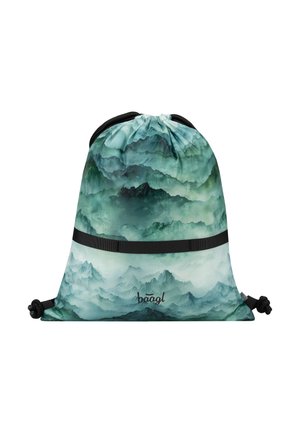 Batoh na stažení s akvarelovým motivem hor v odstínech zelené a modro-zelené, s černým popruhem a logem 'baagl'.