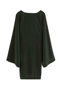 Mørkegrøn, flydende kjole med et bredt, kapelignende ærmedesign og en firkantet halsudskæring. Lavet af et glat, blødt stof.