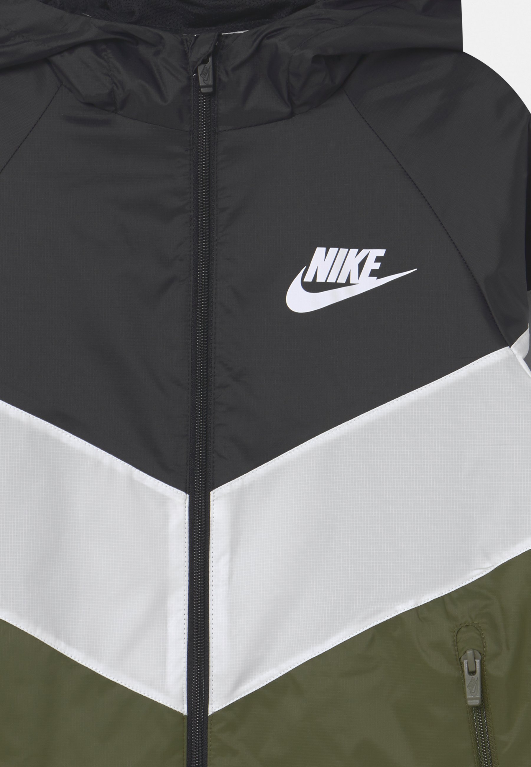 Nike Sportswear Chaqueta de entrenamiento - black/white/rough green/negro -  Zalando.es