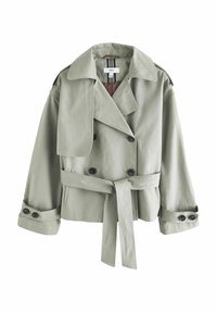 Cappotto trench doppiopetto in tessuto grigio chiaro, con vita regolabile, colletto oversize e bottoni neri sui polsini.