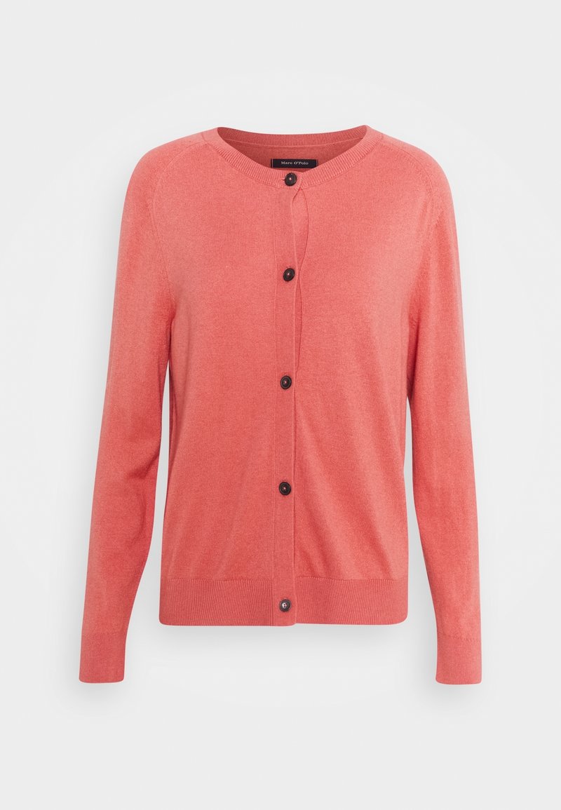 Cardigan rose corail à manches longues avec col rond et cinq boutons noirs sur le devant, tissu tricoté avec poignets et ourlet côtelés.