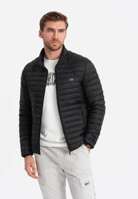 Ombre Välikausitakki - black