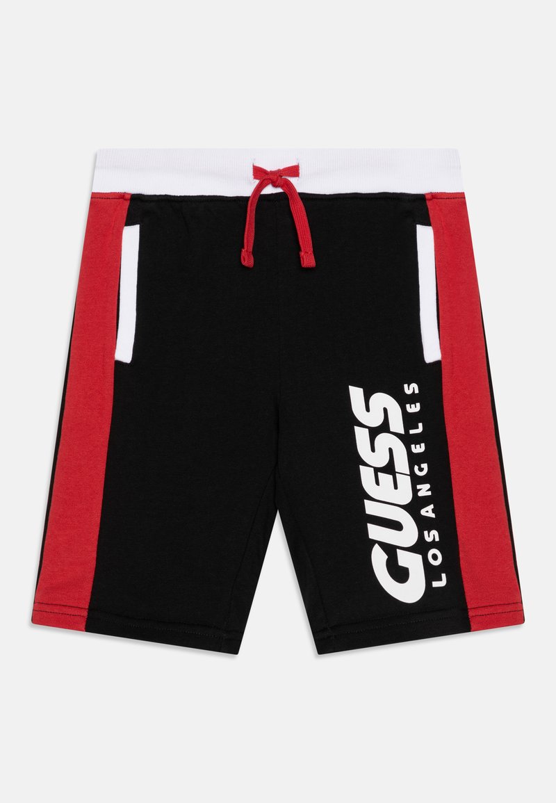 Shorts noirs avec panneaux latéraux rouges, taille blanche et cordon de serrage. Présente un grand logo "GUESS" blanc à l'avant. Deux poches latérales.