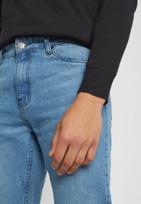 Newport Bay Sailing Club Calças de ganga de perna direita - denim blue