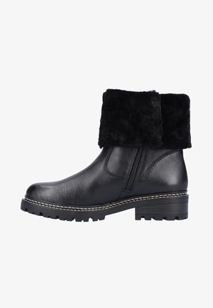 Des bottes noires en cuir à la cheville présentent un doux bord en fourrure noire, une fermeture éclair sur le côté et un détail de surpiqûre blanche le long de la semelle. Semelle extérieure en caoutchouc avec motif.