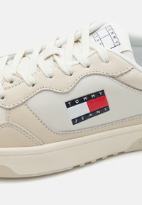 Tommy Jeans Tenisice - newsprint