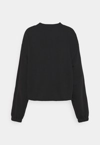 Černá krátká mikina s dlouhými rukávy, vyrobená z měkké látky. Má kulatý výstřih a elastické manžety, minimalistický design bez ozdob.