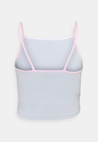 Ljusblå croppad tanktop med tunna rosa band. Har en slät textur och en enkel design med kantade sidsömmar. Bakvy visas.