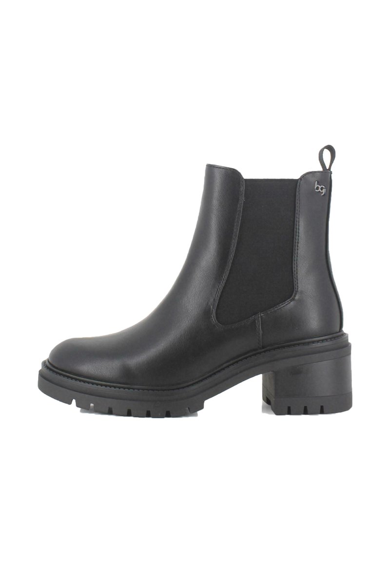 Botas de tobillo de cuero negro con paneles laterales elásticos, punta redonda y un tacón grueso. Presentan una asa en la parte posterior y suela texturizada.