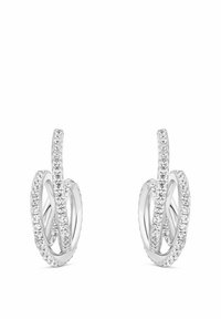 Silverörhängen med flätade mönster och en slät yta, prydda med små klara kristaller längs kanterna som skapar en skimrande effekt.